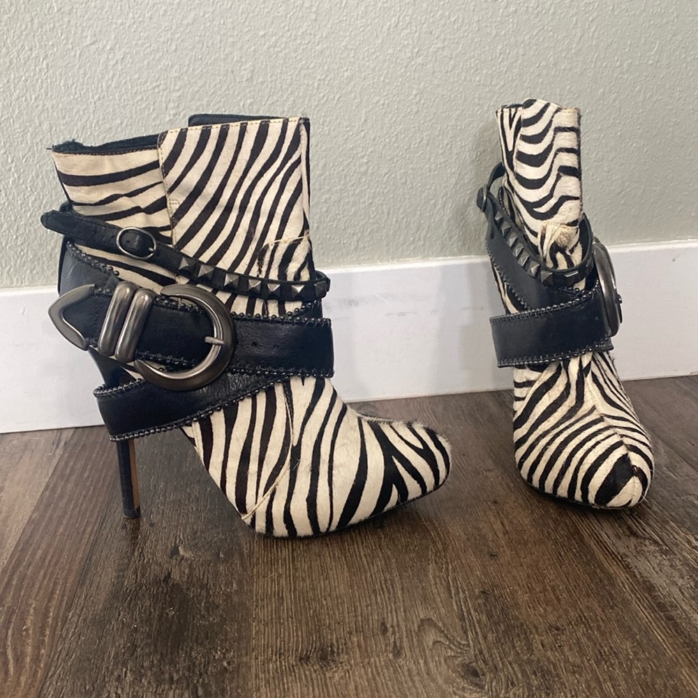 Dolce Vita rocker zebra booties